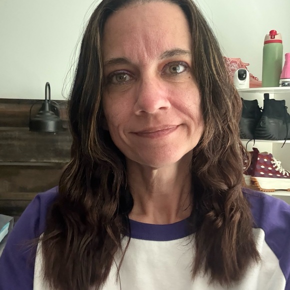 Meet your Posher, Tiffany - Picture 1 of 2